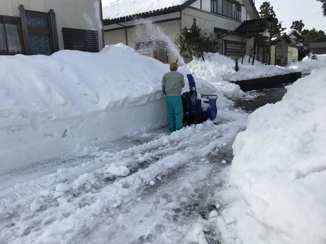 第２６４６回：雪下ろしと除雪機による雪飛ばし