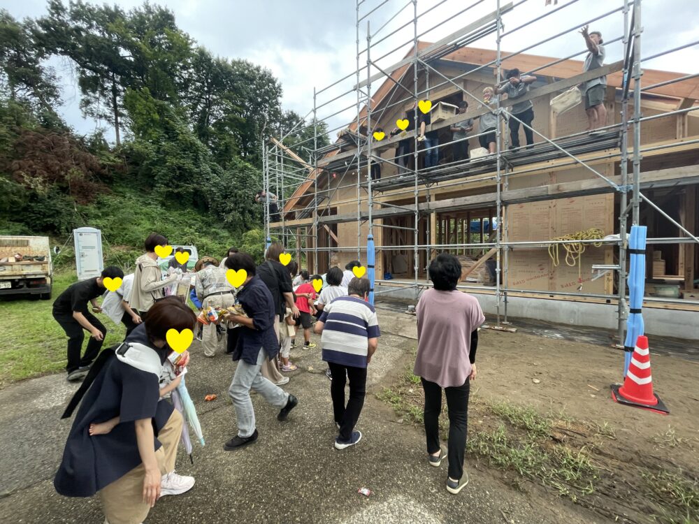 第３６８３回：『岩上の家』上棟式と餅まき