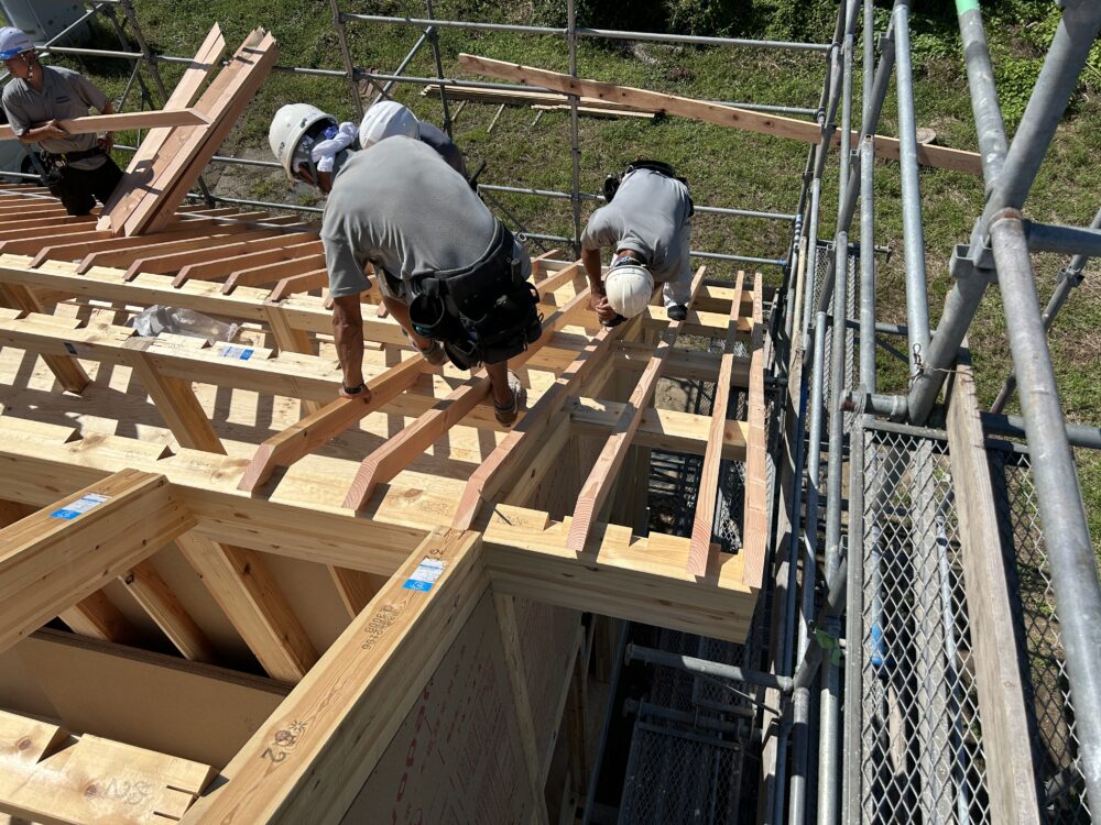 第３６８１回：『岩上の家』建て方２日目