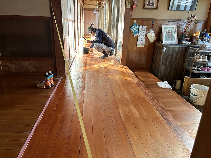 第３６７４回：無垢のフローリングのケレン・塗装工事