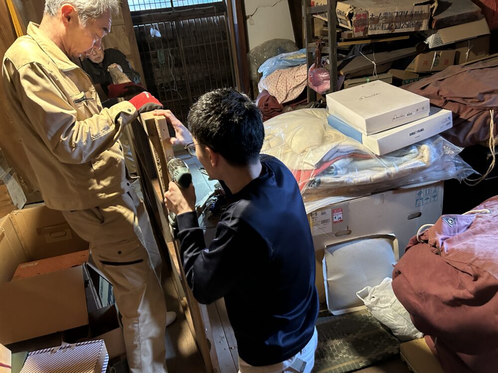 第３７１７回：蔵の欅（けやき）蔵戸の建具調整工事