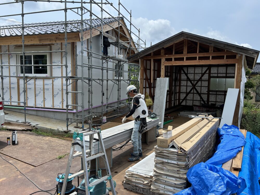第３７５０回：『新赤坂の平屋』外壁・軒天工事、足場が外れました